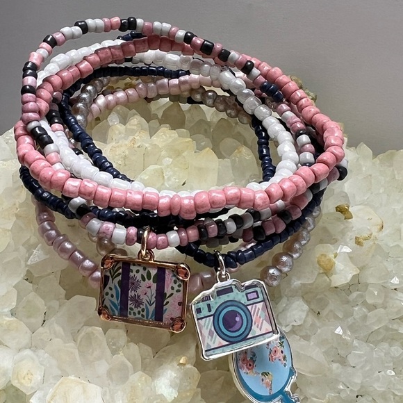Beaded stretchy charm bracelets travel vacation themed pink blue white floral - Picture 6 of 7